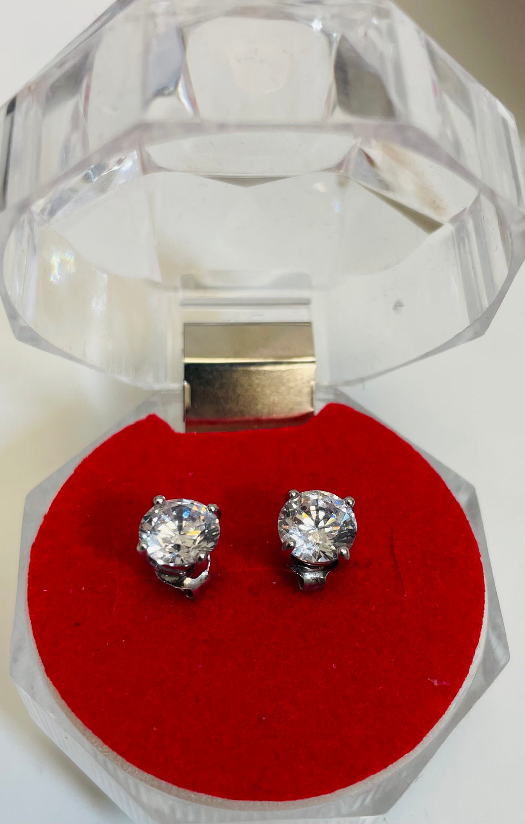 2st Äkta örhängen i 925 Lång 15mm sterlingsilver, 6mm, rodiumpläterade, med en vacker ask. har lagts till har lagts till