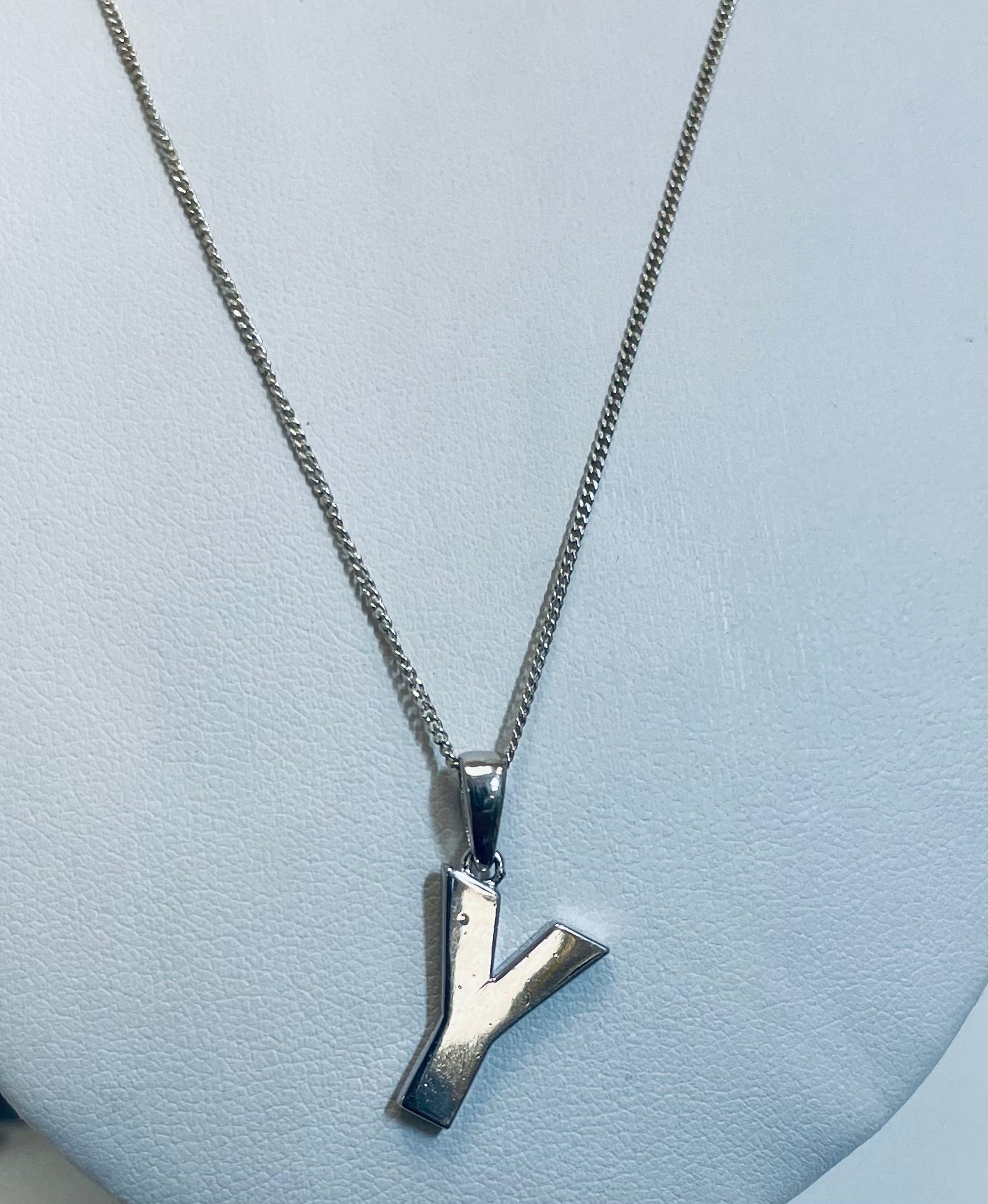 Halsband i 925 sterlingsilver med bokstavshänge, 42 cm långt