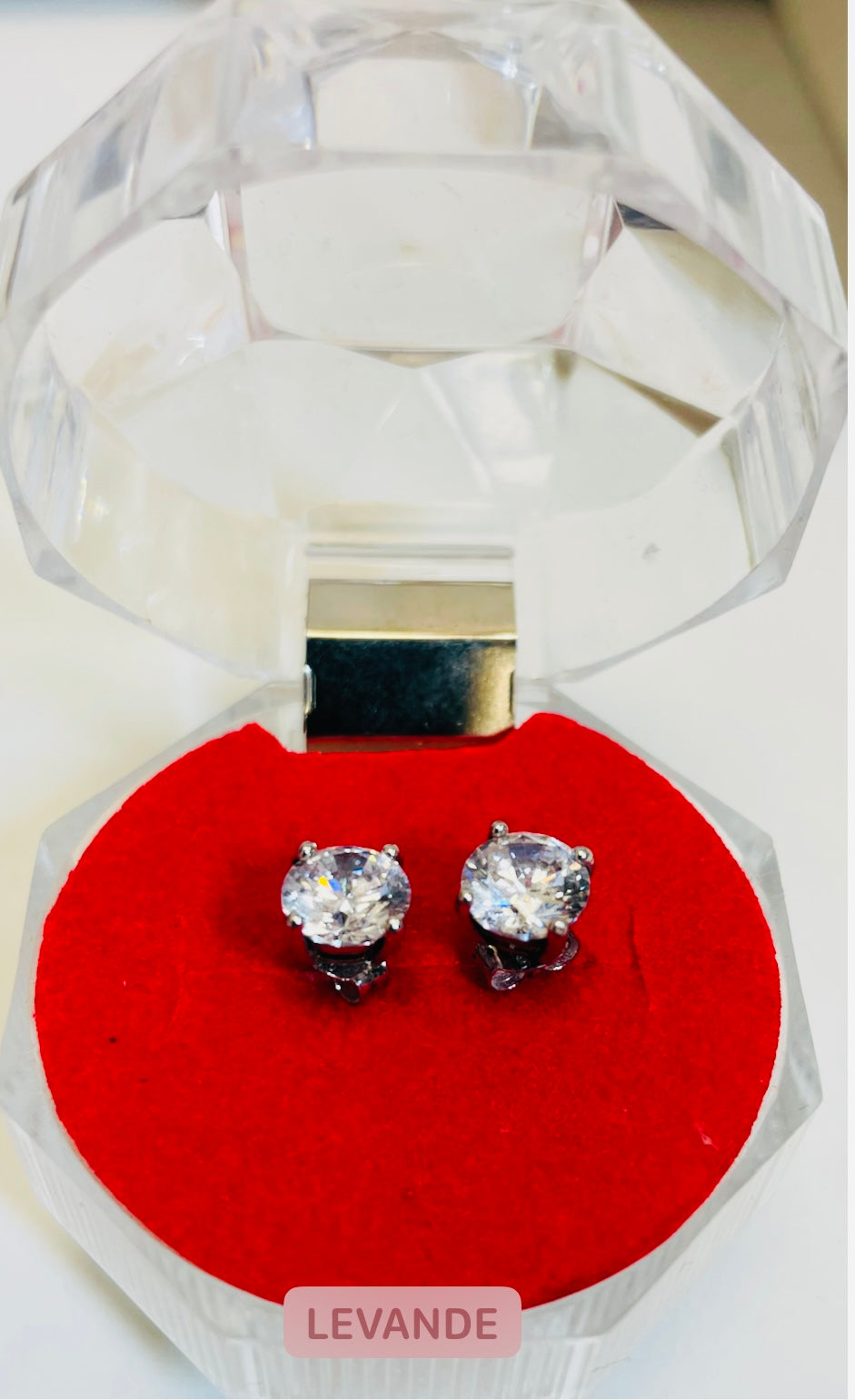 Äkta örhängen 2st i 925 Lång 15mm sterlingsilver, 5mm, rodiumpläterade, med en vacker ask. har lagts till har lagts till har lagts till har lagts till